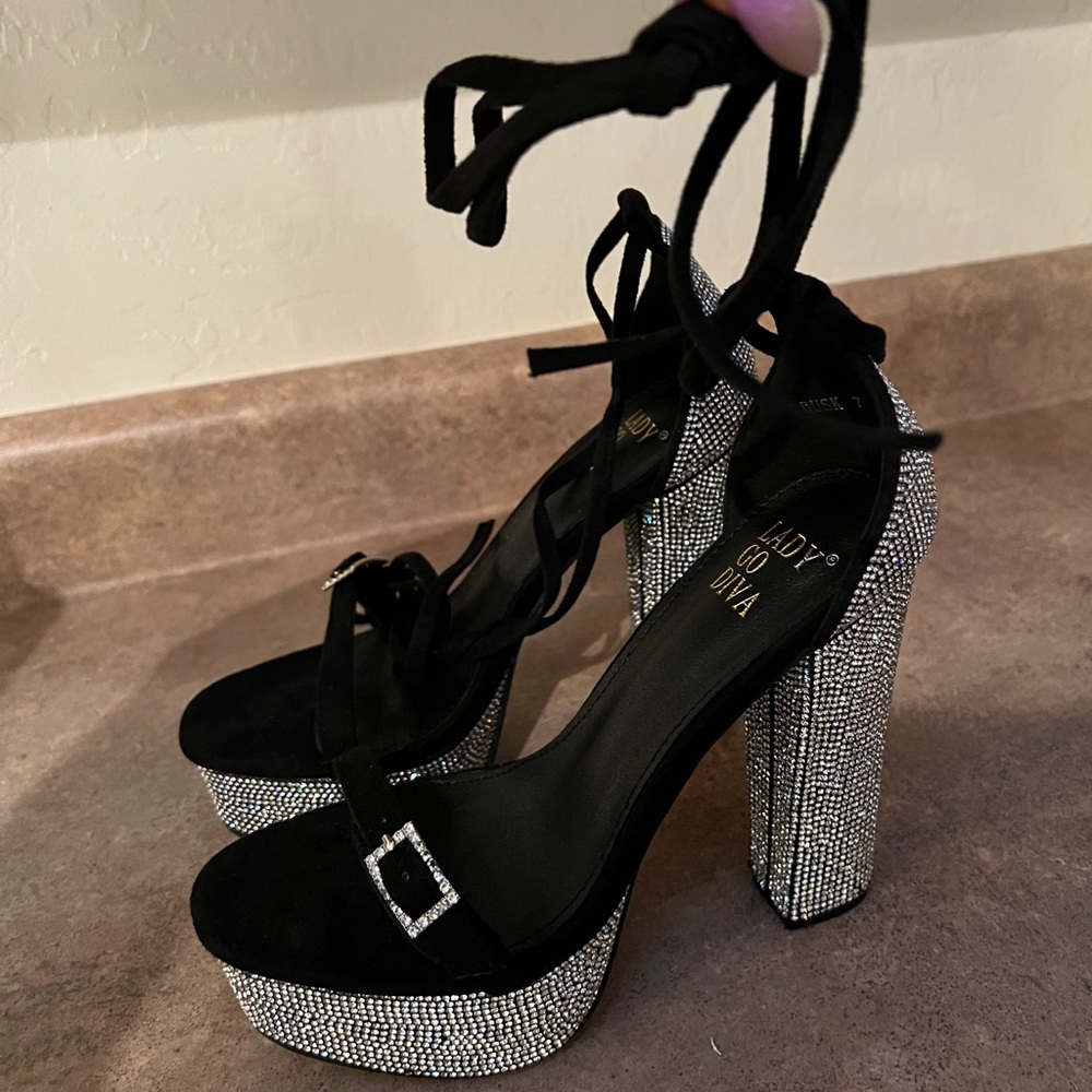 BNWOT Lady Go Diva Dolls Kill *Sold Out* Black Rhinestone Lace Up Heels Size 7